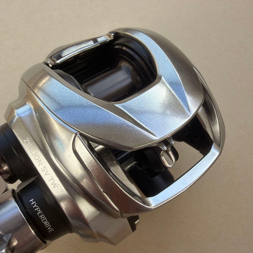 『ダイワ』21ジリオンSVTW1000XH（ギヤ比8.5）純正カスタム★超美品