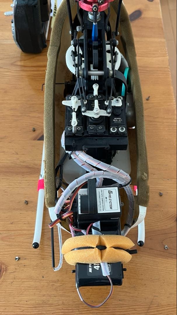 ヒロボーシャトル　TOP ARROW ボディ　ヘリコプター　ジャンク品