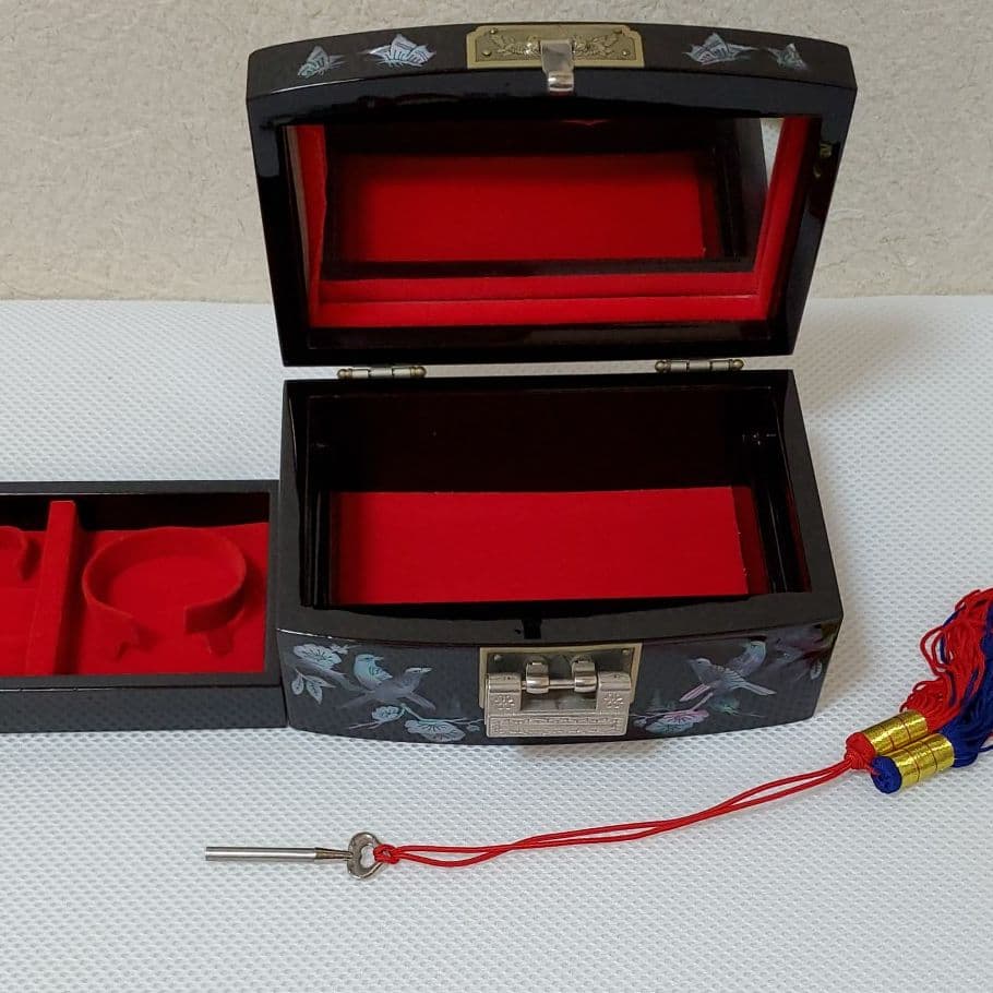 【貴重　優雅　韓国　螺鈿細工】螺鈿の宝石箱