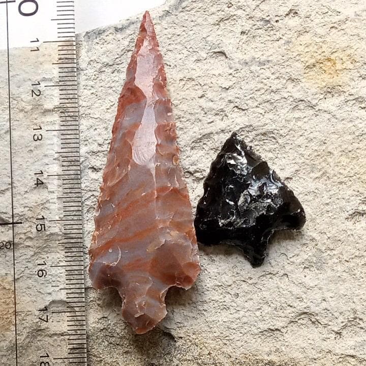 石器　有舌尖頭器　変成長石　黒曜石　矢じり　　180