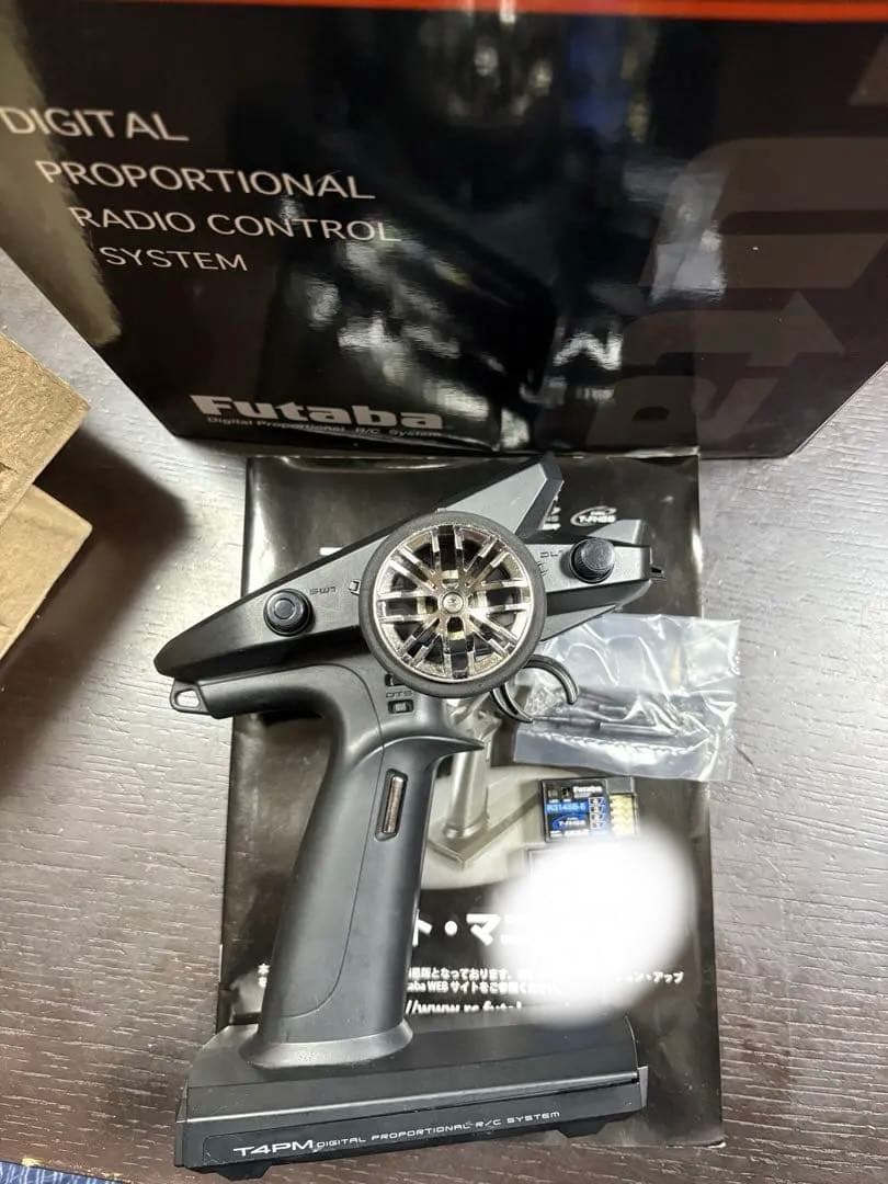フタバ　4PM PLUS トリプルレシーバー　プロポ　送信機
