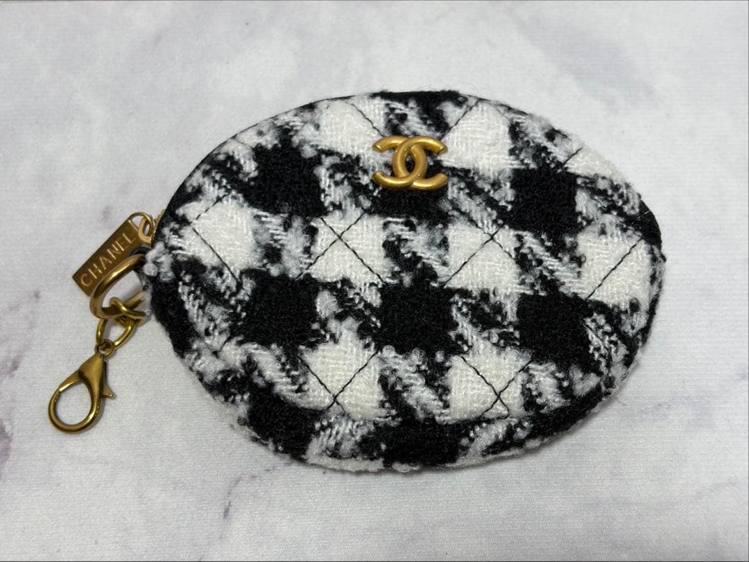 CHANELシャネルノベルティ　スマホショルダー　ケース