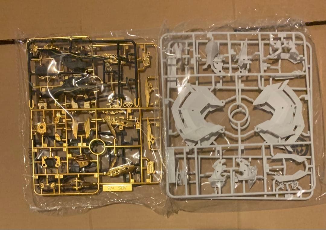 1/100 ガンダムアストレイゴールドフレーム天ハナ 海外製プラモデル