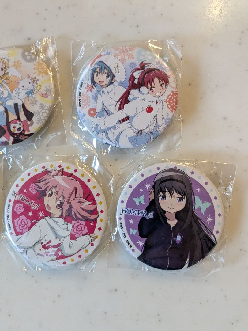 新品 魔法少女まどか☆マギカ 缶バッジ LAWSON 限定 国際展示場 雪