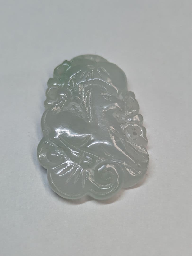 翡翠　ペンダントトップ　骨董　古玩　水晶　お守り　御守り　彫刻　玉石