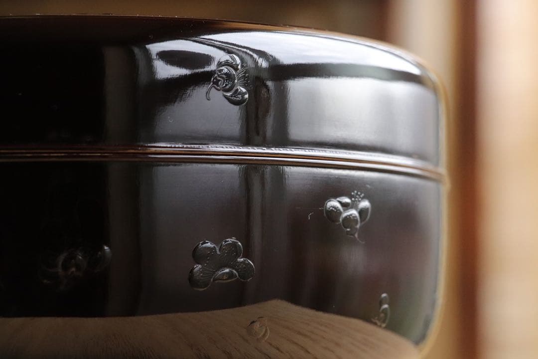 茶道具　古い食籠　雪輪に梅　亀　金蒔絵　闇蒔絵　木製　菓子器　梨子地　漆器　亀甲