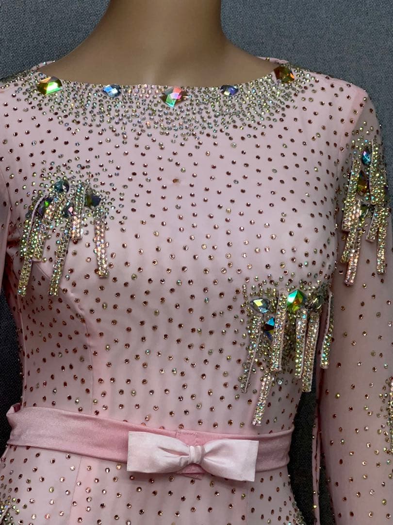 社交ダンスドレス　スタンダード　モダン　　ラテン　新品　Ｍ〜Ｌ　ピンク