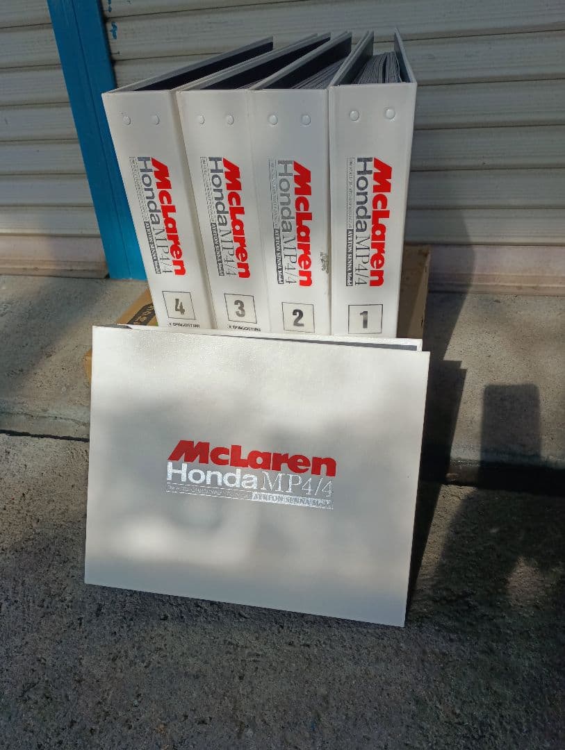 McLaren Honda MP4/4スケールモデル 1/8