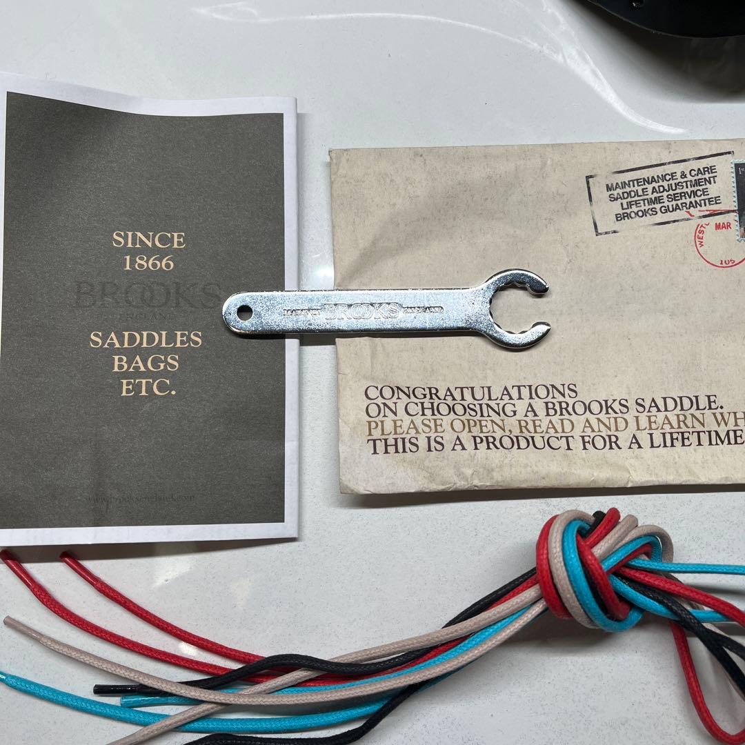 Brooks B17 Short Carved ブラック