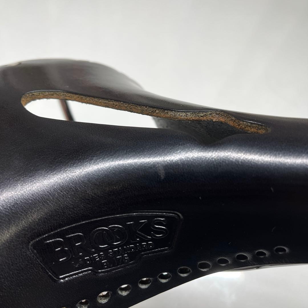 Brooks B17 Short Carved ブラック