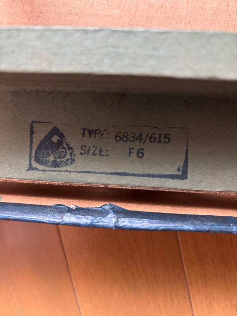 装飾的ゴールド木製油彩額縁 (若い女の肖像：エリザベート・ヴィジェ・ルブランの絵