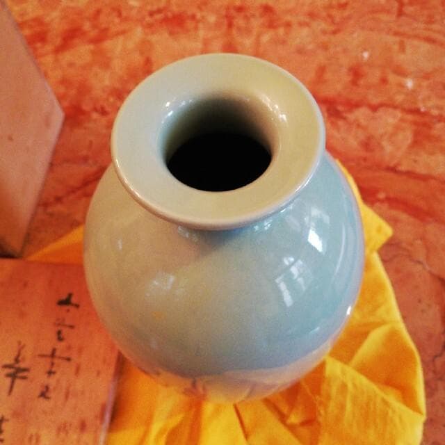 宮永東山砧青磁の壺