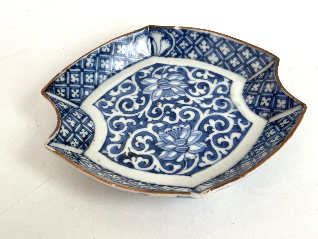 骨董　アンティーク　古伊万里　菱形　染付　逆唐草文様　変形皿　小皿　角福