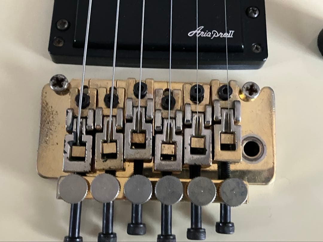 ギター　アリアプロ2 ピック　弦　付き　動作未確認　ソフトケース付き