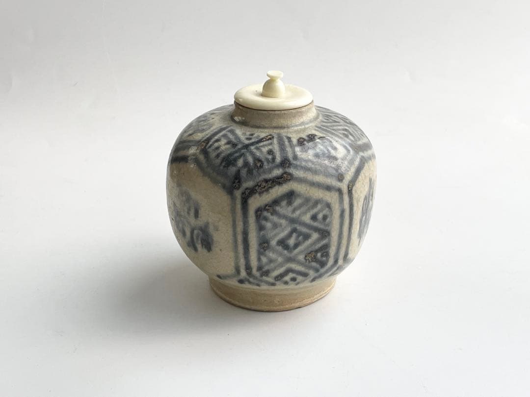 骨董　アンティーク　安南　染付　茶入　振り出し　小壺　亀甲紋様　ベトナム古陶