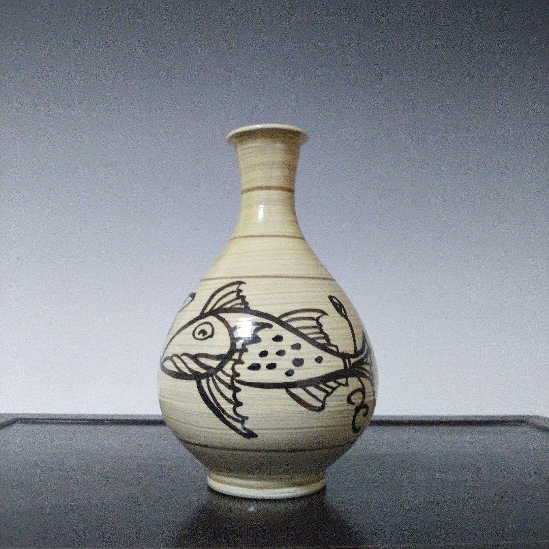 NO652 刷毛目魚文徳利　作家物　銘あり[土丁]