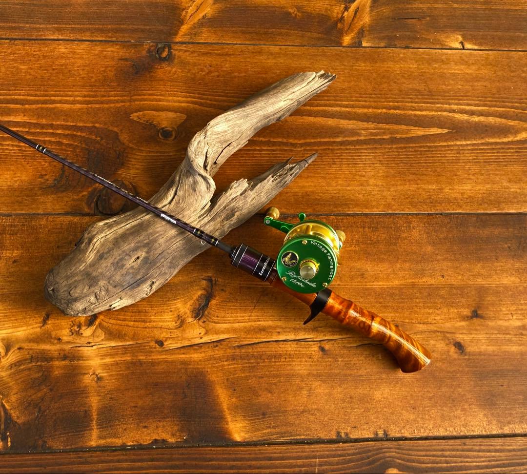 新品未使用　トラウト　ベイトリール　丸型　リール　グリーン×ゴールド　渓流釣り