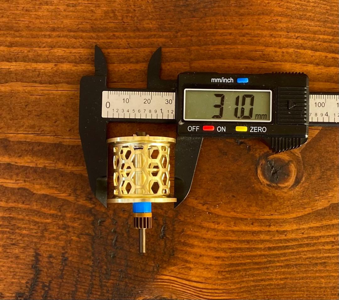 新品未使用　トラウト　ベイトリール　丸型　リール　グリーン×ゴールド　渓流釣り