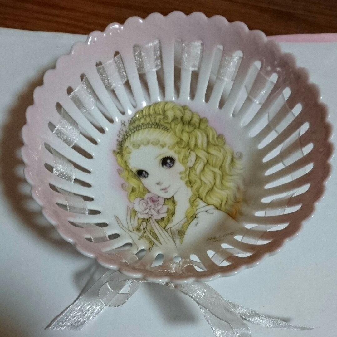 新品未使用※残り1点高橋真琴 (ティアラの薔薇)リボン通し透かしバスケット(丸)