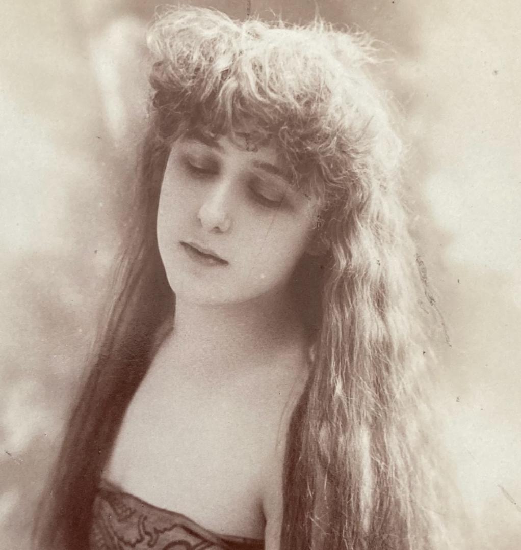 フランスアンティーク　大判名刺版写真（カルト・キャビネ）　女優　ロバンヌ嬢