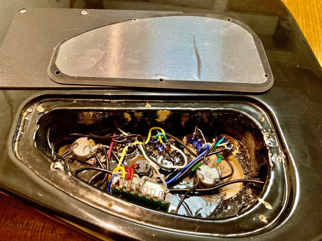 ☆新機能満載　4連スイッチがカッコいい　他に無いMavis ストラトキャスター