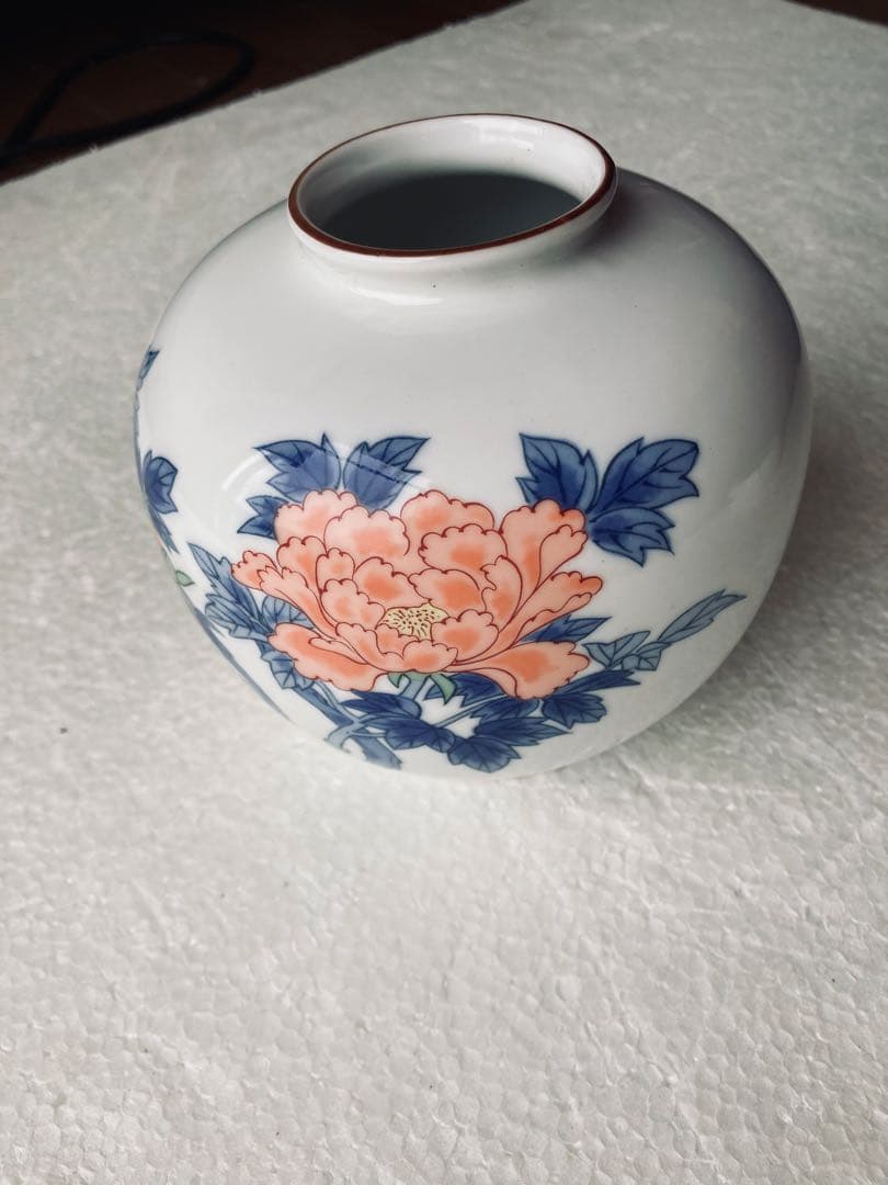 有田焼山崎壼の花瓶及び灰皿です。