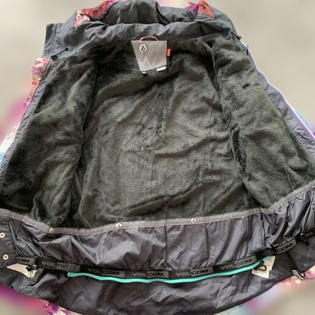 試着のみ✨VOLCOM　スノーボードウェア　ジャケット　花柄Sレディース
