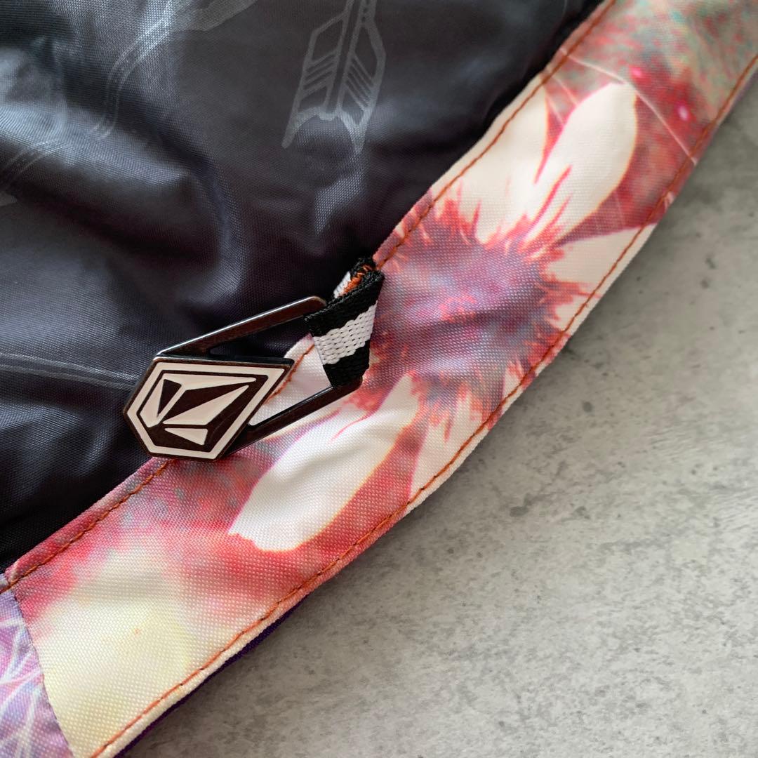試着のみ✨VOLCOM　スノーボードウェア　ジャケット　花柄Sレディース