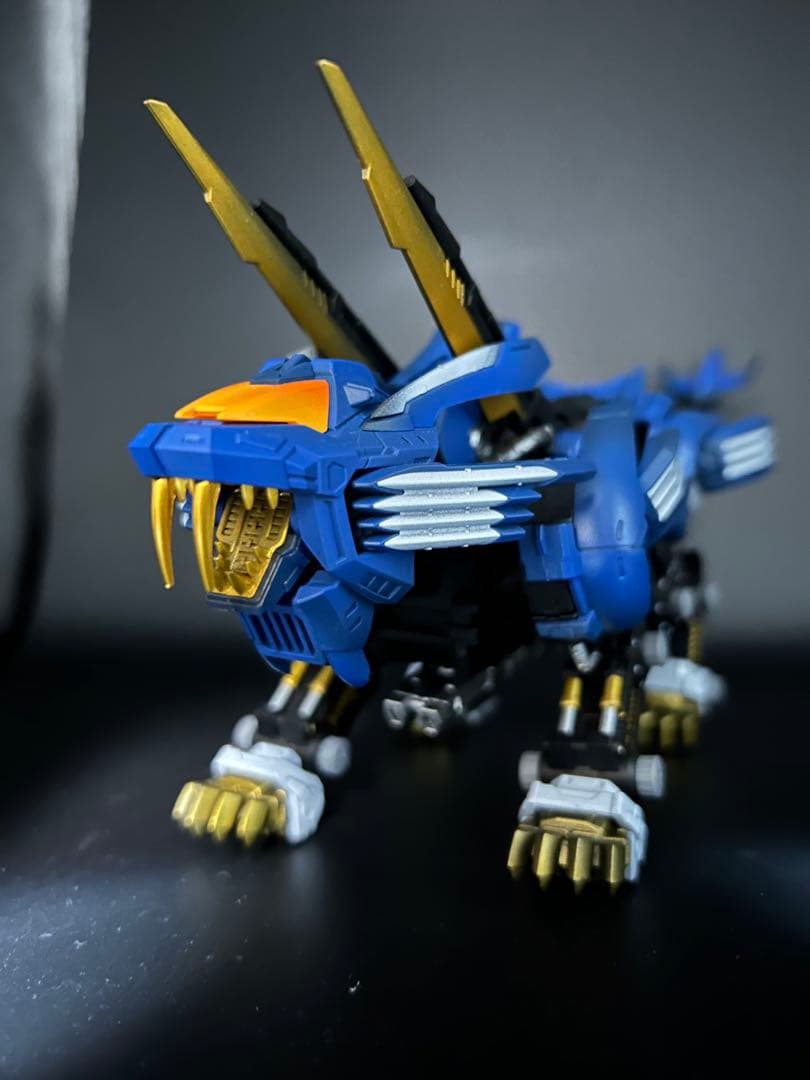 ゾイド　リアライズ　ブレードライガー　全塗装品