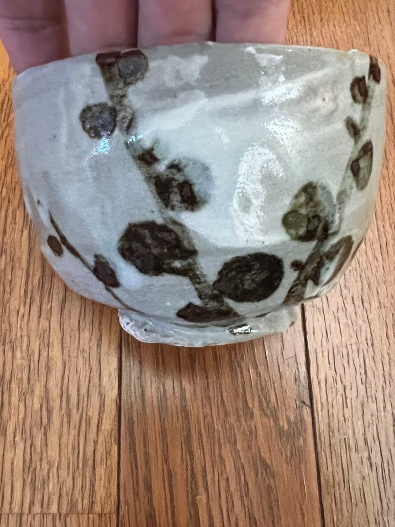 虎渓山水月窯　梅絵茶碗