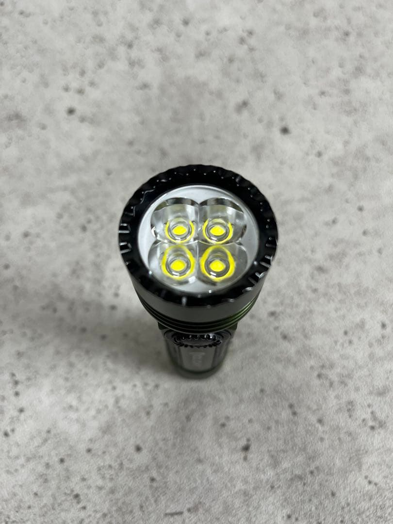 olight オーライト Seeker 4 Pro アーミーグリーン