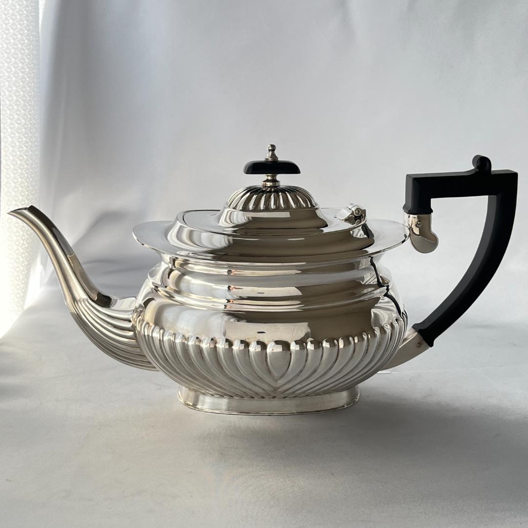 【英国】 ハーフリブのティーサービス 4点 ティーポット　コーヒーポット