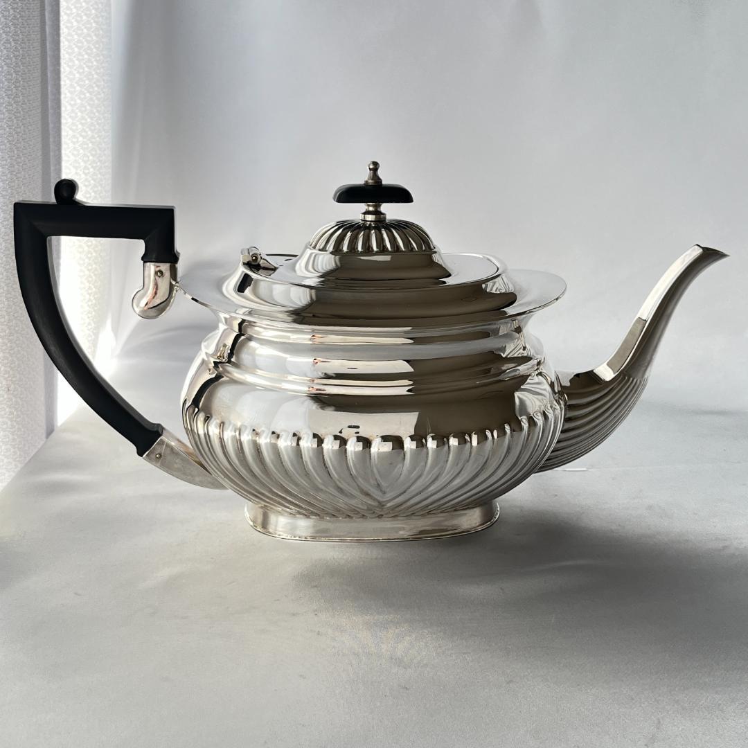 【英国】 ハーフリブのティーサービス 4点 ティーポット　コーヒーポット