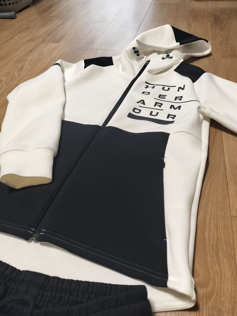 UNDER ARMOURのUAハイブリッド ニットジャケット上下　新庄監督モデル