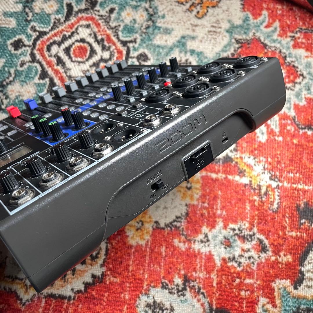 Zoom LiveTrak L-8 【純正ケース付き】