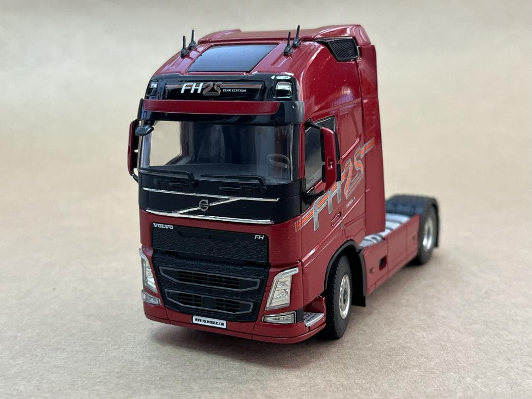 ミニカー VOLVO FH 25 Year Special 1:50
