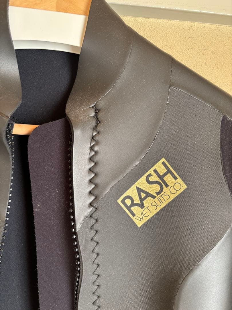 美品orderＭ　 RASH ブラックウェットスーツ ジッパー付き