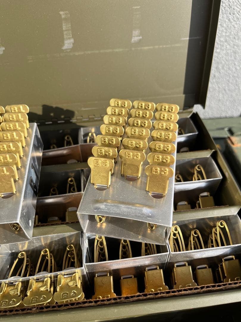 米軍放出品デッド 90’s激レア真鍮製 ランドリーピン フールセット ケース付き