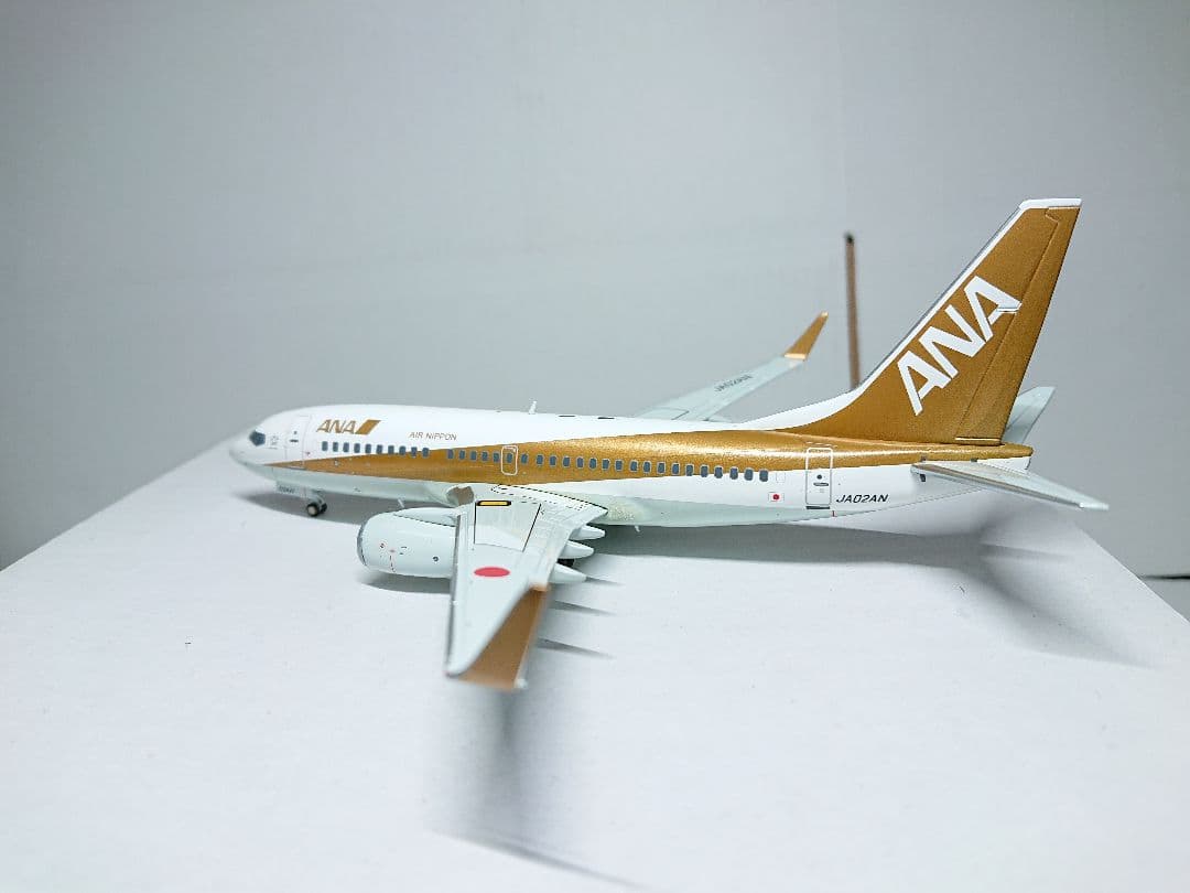 JC WINGS 1/200 B737-781 ANA ゴールドジェット