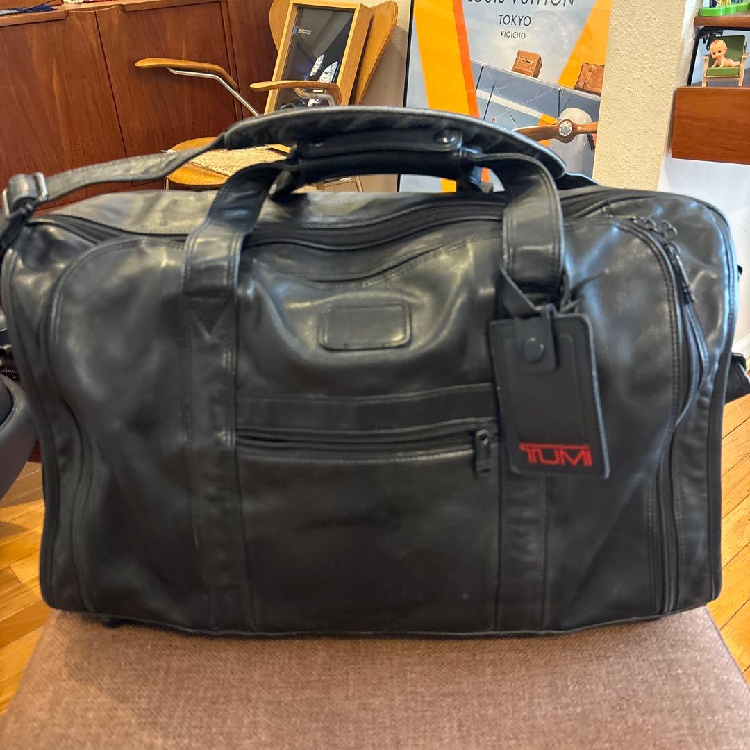 TUMI 革製旅行バッグ