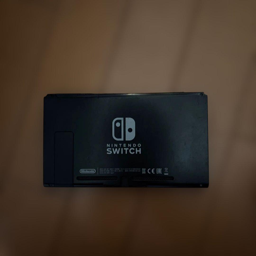 Nintendo Switch 本体 赤いJoy-Con付き