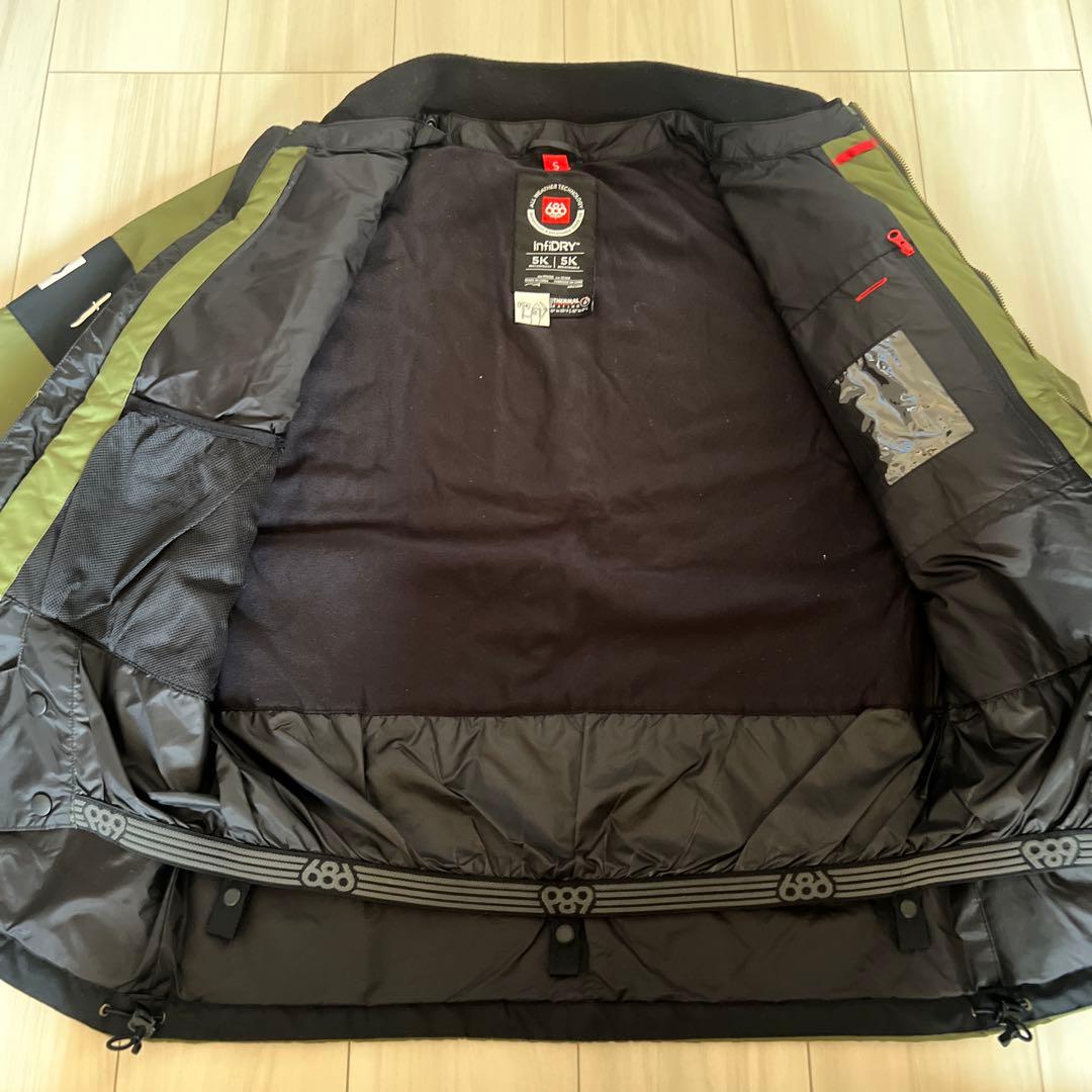 686 シックスエイトシックス　スノボー　ウェア