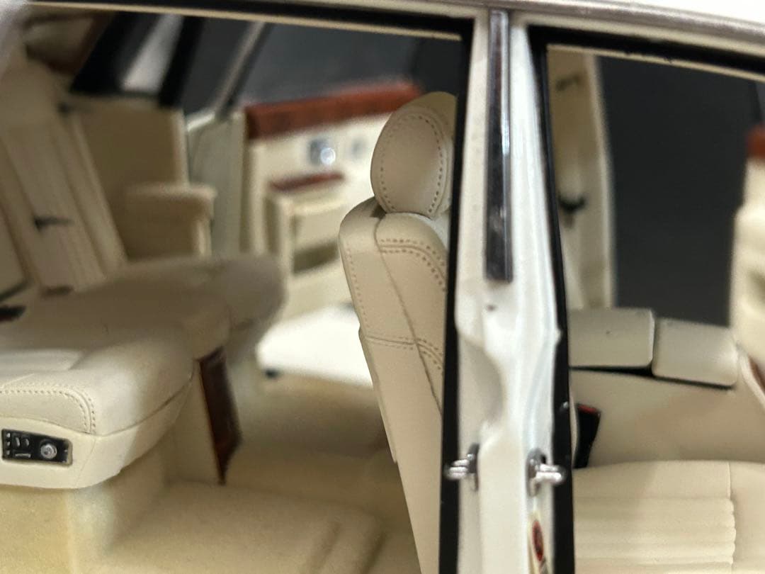 特価 1/18 ロールスロイス ファントム Extended Wheelbase
