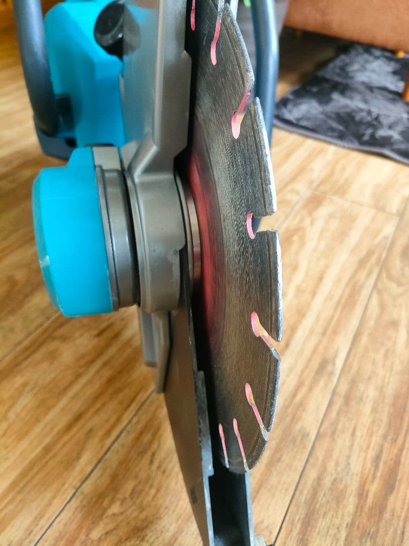 美品　マキタ　makita　コードレスパワーカッター CE002GZ