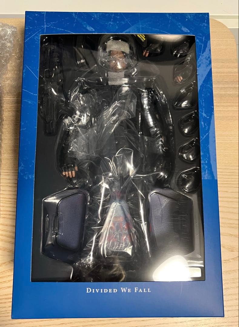 ウィンター・ソルジャー 「シビル・ウォー」 1/6 フィギュア