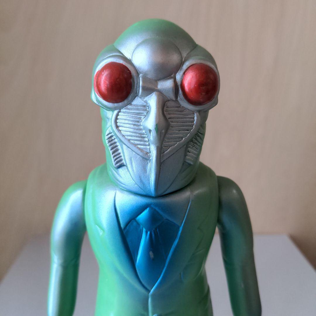 M1号　セミ人間