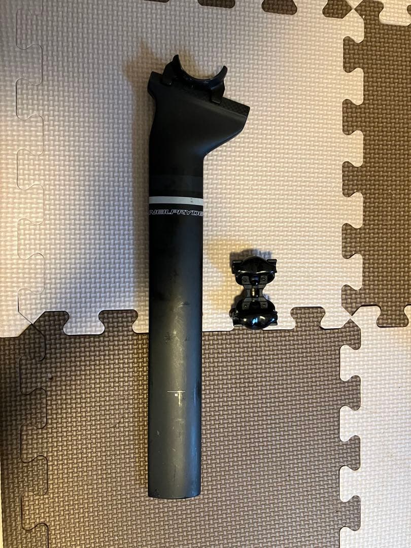 カーボンシートポスト