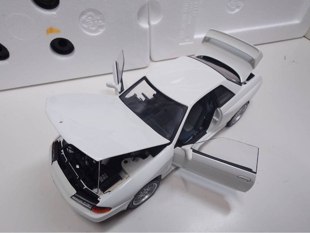 ミニカー Nissan Skyline GT-R (R32) V-Spec II 1/18