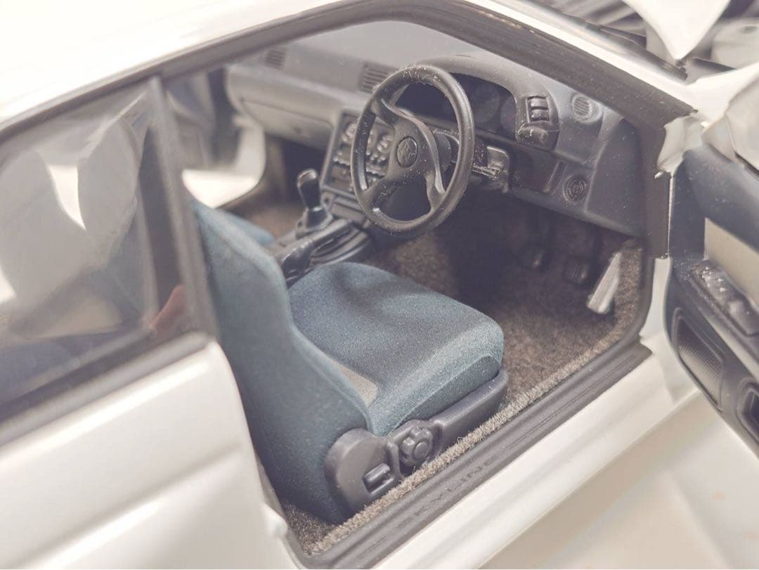 ミニカー Nissan Skyline GT-R (R32) V-Spec II 1/18