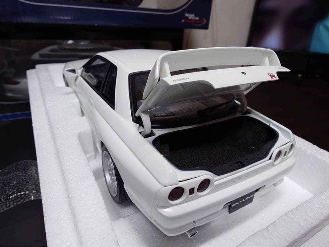 ミニカー Nissan Skyline GT-R (R32) V-Spec II 1/18